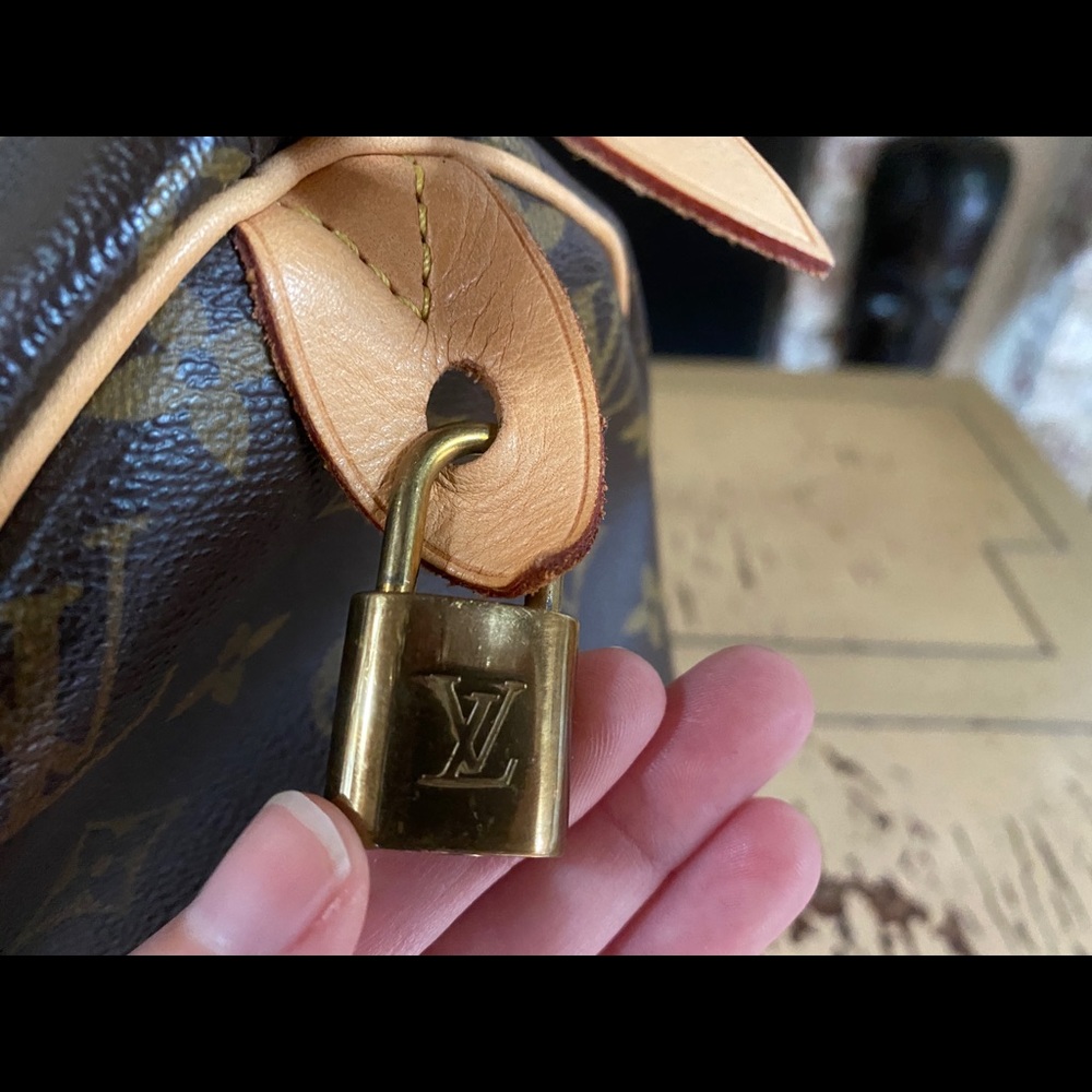 AUTHENTIC Louis Vuitton Monogram Speedy 30 - Picture 5 of 16